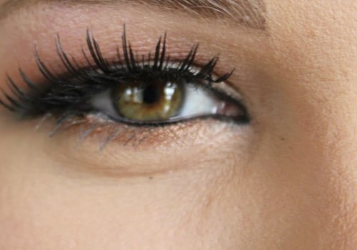 What eyelash style makes eyes look bigger?